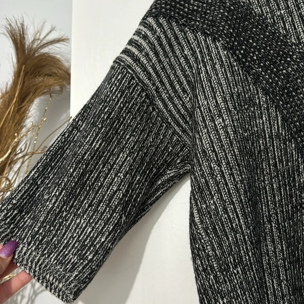 Sweater - Picture 2 of 5